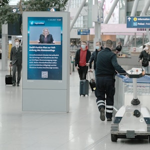 Am Flughafen Düsseldorf, hier ein Symbolfoto aus dem März 2021, musste ein Terminal geräumt werden.