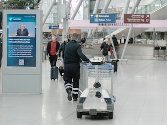 Am Flughafen Düsseldorf, hier ein Symbolfoto aus dem März 2021, musste ein Terminal geräumt werden.