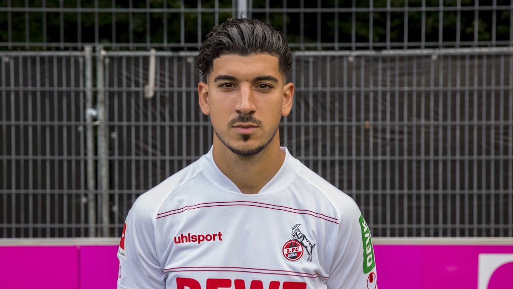 Dimitrios Limnios posiert im Trikot des 1. FC Köln.