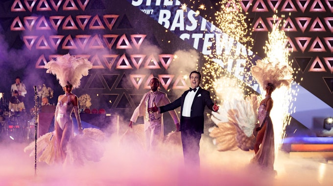Bastian Pastewka als Moderator der vieten Folge (Stafel 2) von "Wer stiehlt mir die Show?" auf ProSieben.