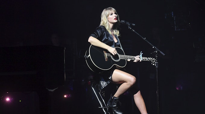 Taylor Swift, hier am 9. September 2019 auf einem Konzert in Paris, lässt ihre Fans über ein neues Album spekulieren. Vor kurzem verwirrte sie ihre Follower mit einem Rätsel über Twitter.