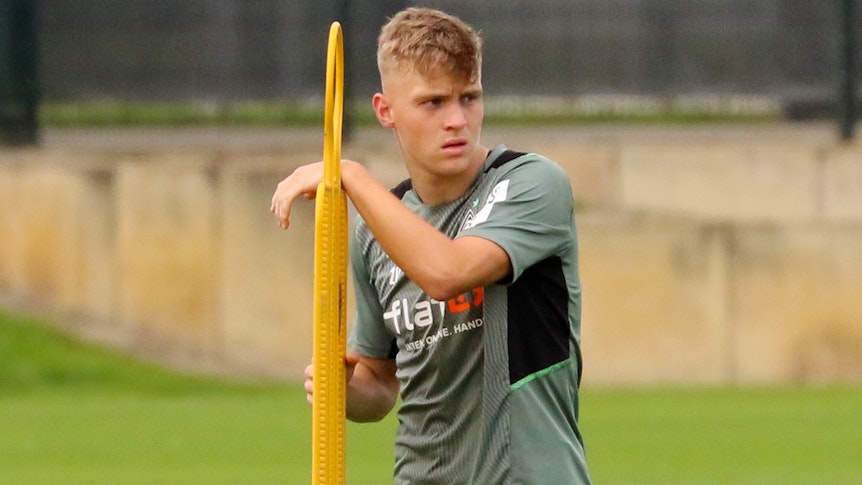 Linksverteidiger Luca Netz am 7. August 2021 beim Training mit Borussia.