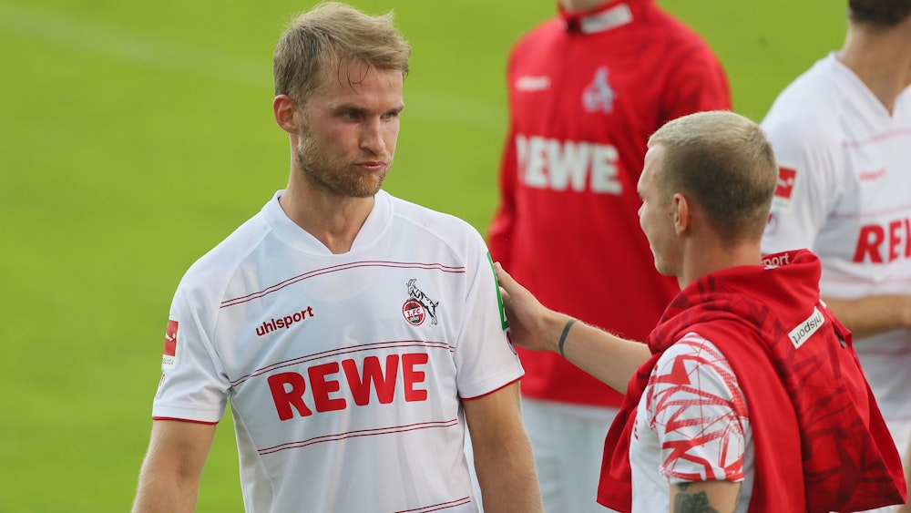 Sebastian Andersson spricht beim 1. FC Köln mit Ondrej Duda.