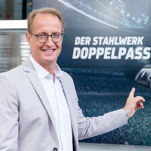 Florian König moderierte am 8. August 2021 erstmals den Sport1-„Doppelpass“.