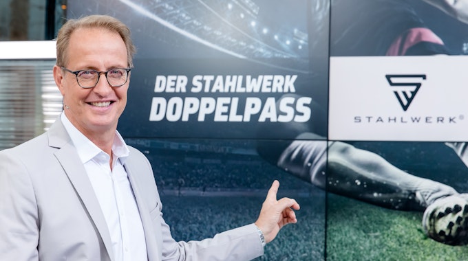 Florian König moderierte am 8. August 2021 erstmals den Sport1-„Doppelpass“.