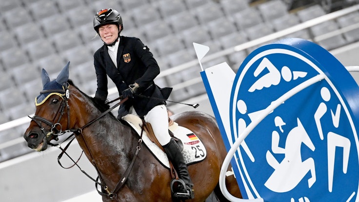 Das Pferd Saint Boy mit Reiterin Annika Schleu aus Deutschland. Annika Schleu kamen beim Springreiten im Modernen Fünfkampf die Tränen.
