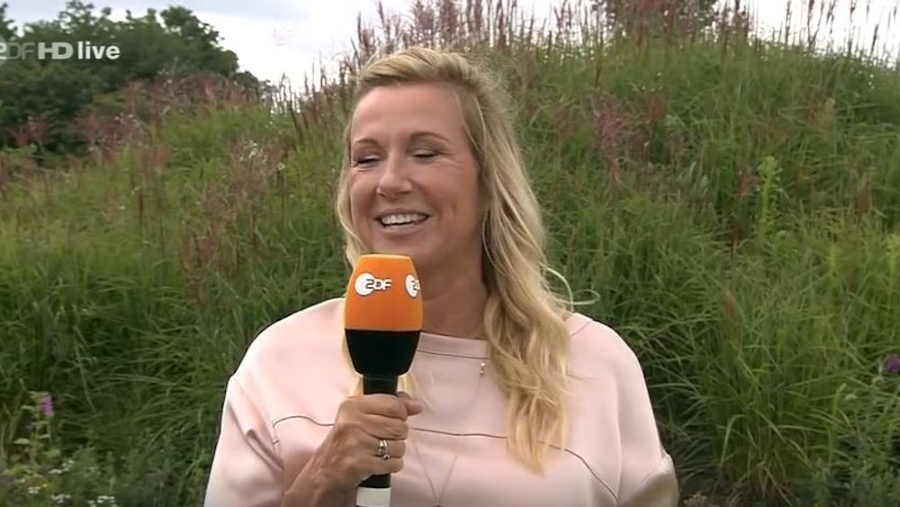 Andrea Kiewel im ZDF Fernsehgarten am 8.8.2021, Screenshot zur Berichterstattung erstellt