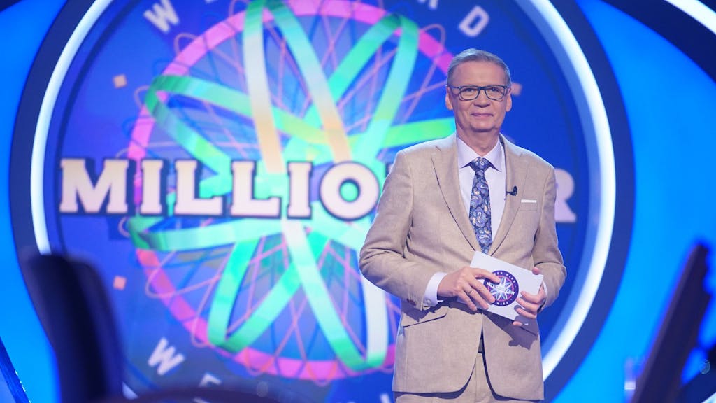 „Wer wird Millionär“-Moderator Günther Jauch steht im Studio der RTL-Show.