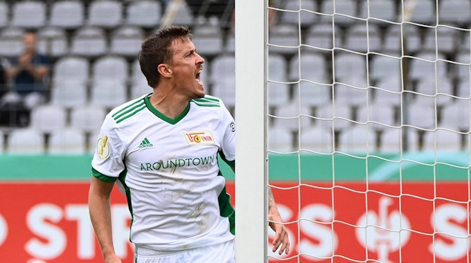 Max Kruse jubelt über seinen entscheidenden Treffer im Pokalspiel gegen Türkgücü München.