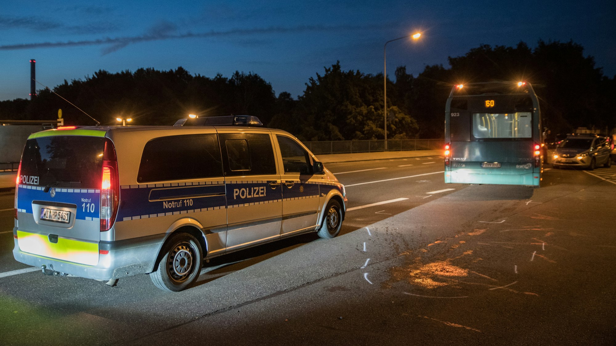 Tödlicher Busunfall in Niedersachsen: In der Nähe von Hannover gab es 19 Verletzte und ein Todesopfer. Unser Symbolbild wurde 2016 in Hessen gemacht.