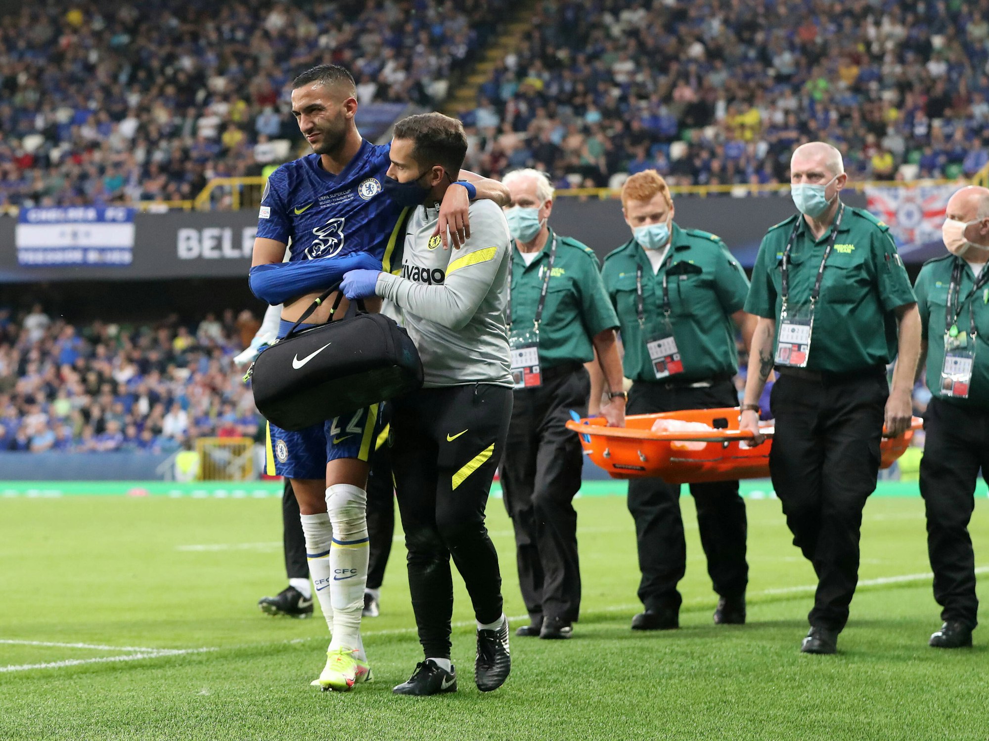 Chelseas Hakim Ziyech wird im Supercup gegen den FC Villareal mit einer Schulterverletzung ausgewechselt.