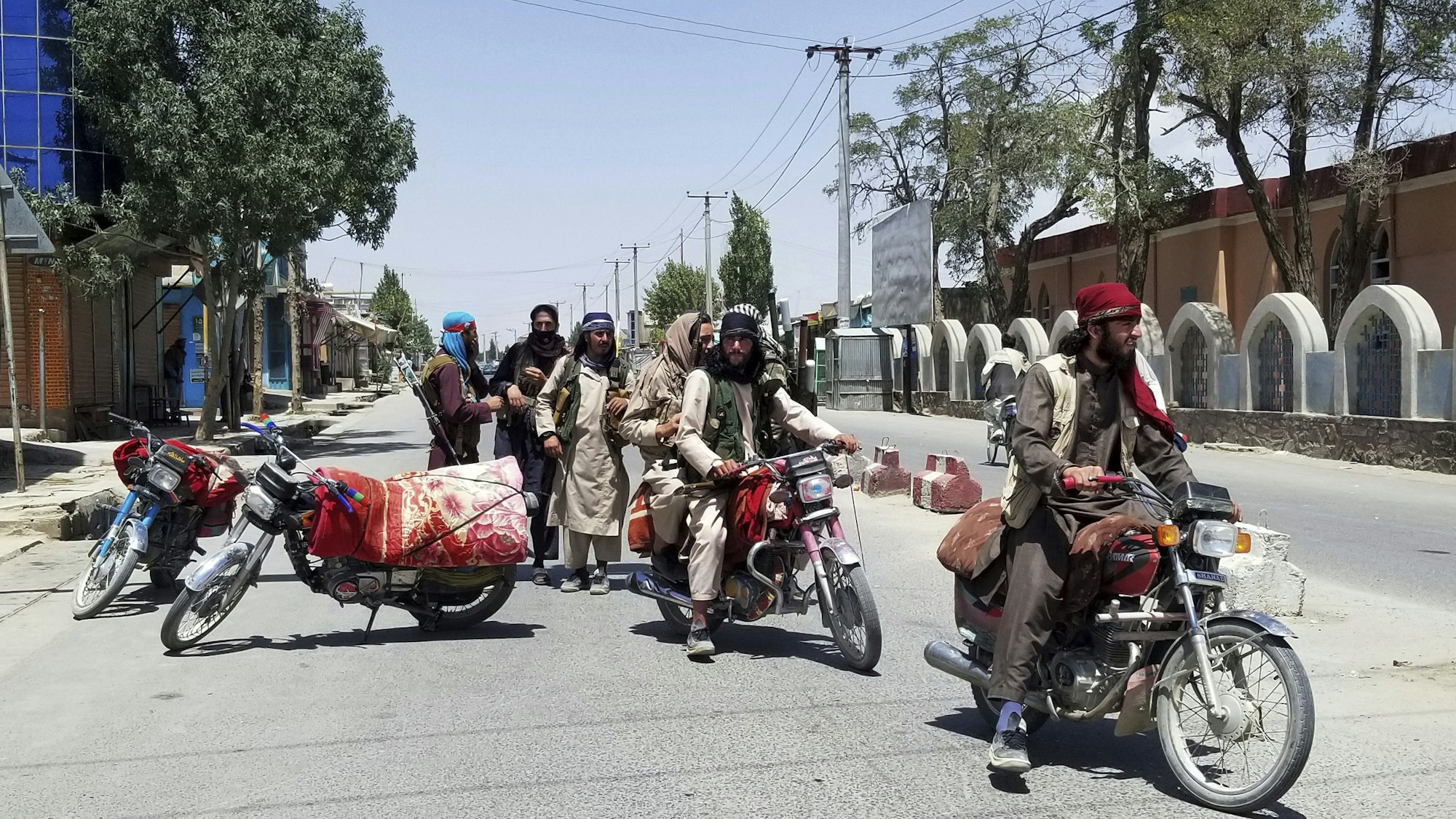 Die Taliban haben am Donnerstag (12. August 2021) Afghanistans drittgrößte Stadt Herat eingenommen. Am Donnerstagmorgen erst haben sie die Stadt Gasni, nahe der Hauptstadt Kabul erobert.