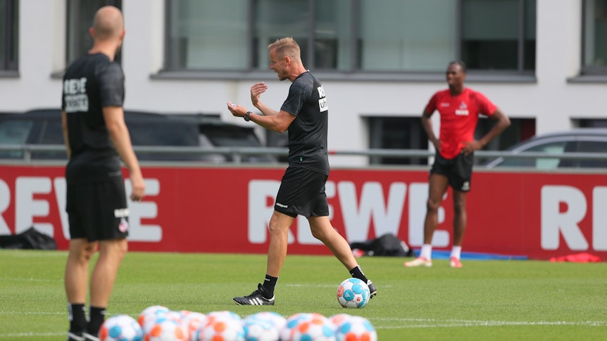 Kevin McKenna trainiert die Defensive des 1. FC Köln.