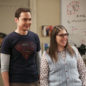 Schauspielerin Mayim Bialik wurde durch ihre Rolle der „Amy“ in der Sitcom „The Big Bang Theory“, u.a. an der Seite von Jim Parsons (Sheldon) berühmt. Nun wird sie die US-Quiz-Show „Jeopardy!“ moderieren, wie sie auf Twitter mitteilte.