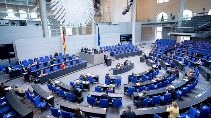 Der Bundestag hat das Maßnahmen-Pake beschlossen.