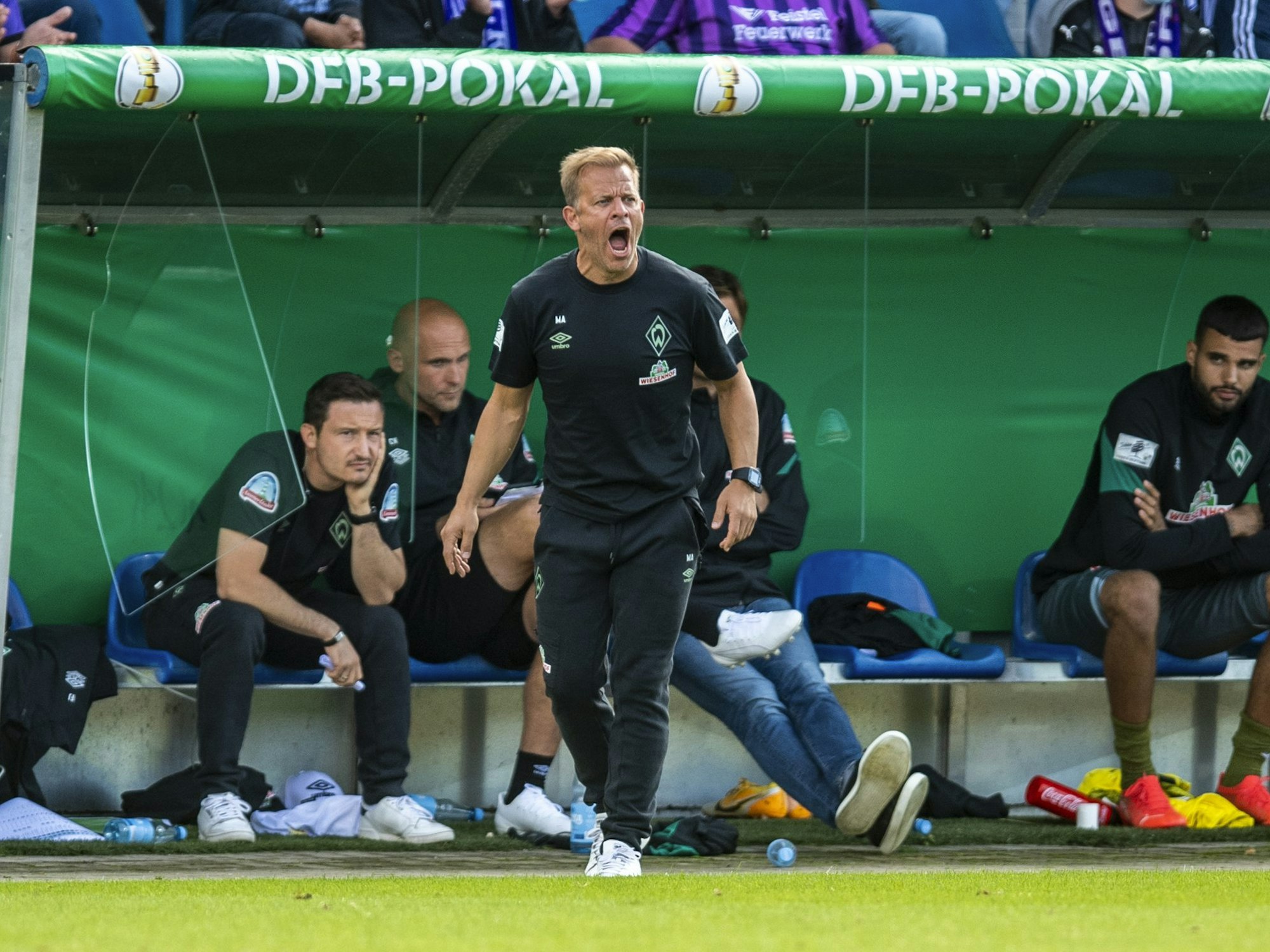 Werder Bremen: Trainer Markus Anfang gibt Anweisungen.