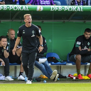 Werder Bremen: Trainer Markus Anfang gibt Anweisungen.