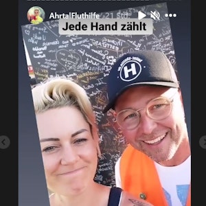 Dr. Carola Holzner, Notfallärztin aus Duisburg und Influencerin, besucht das von den Fluten gebeutelte Ahrtal und rührt auf Instagram die Werbetrommel für weitere freiwillige Helfer. Dafür spricht sie unter anderem mit Helfern vor Ort, darunter Marc Ulrich. Der räumt mit einem Gerücht auf.