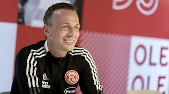 Fühlt sich im August 2021 sichtlich wohl bei Fortuna Düsseldorf: Trainer Christian Preußer (37).