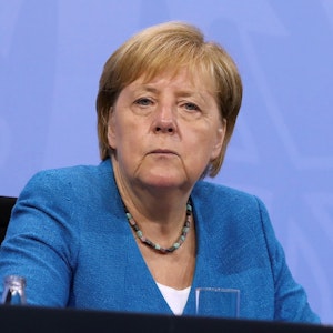 Bundeskanzlerin Angela Merkel (CDU) nimmt am 10. August an einer Pressekonferenz nach der Ministerpräsidentenkonferenz teil. In diesem Jahr geht ihre Kanzlerschaft zu Ende.