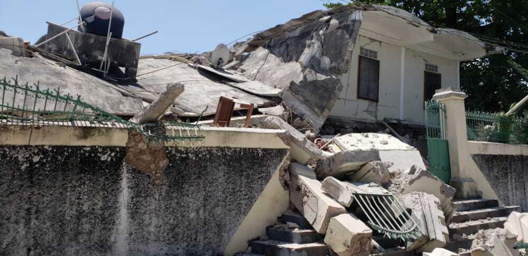 Das Anwesen eines katholischen Bischofs wurde in Les Cayes nach dem Erdbeben in Haiti ebenfalls zerstört.