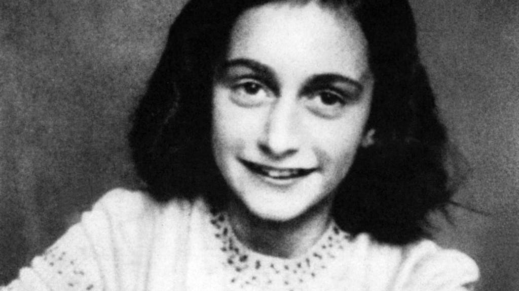 Peinlicher Fehler beim FC Everton: Anne Frank (1929-1945) wurde in einem Video über Corona-Opfer gezeigt.