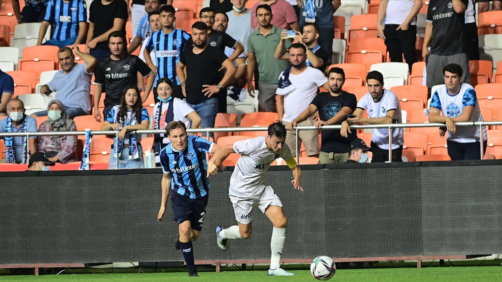 Mesut Özil im Spiel gegen Adana Demirspor