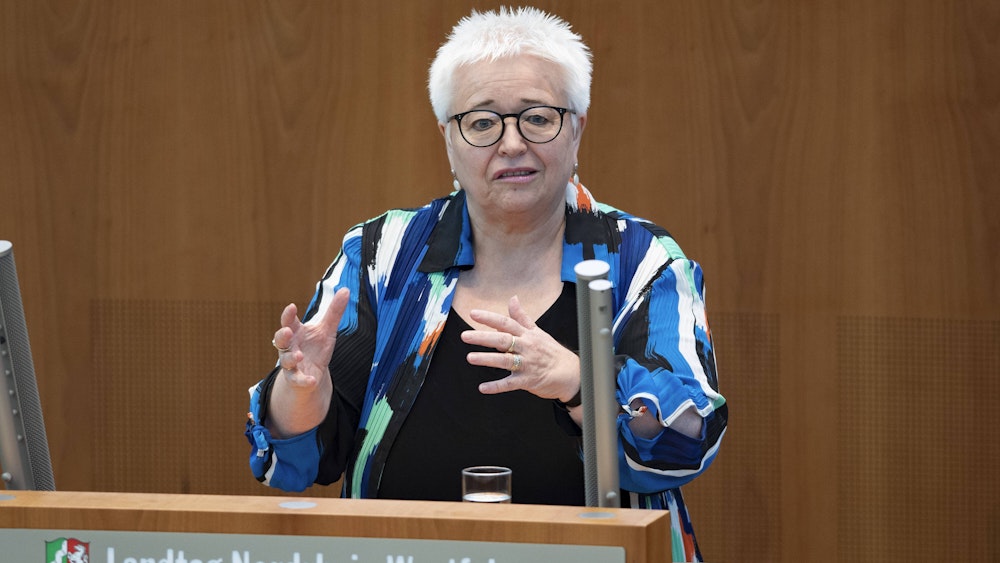 Sigrid BEER, Fraktion Buendnis 90/die Gruenen, bei ihrer Rede zum Thema NRW braucht eine Personaloffensive für mehr Bildungsgerechtigkeit