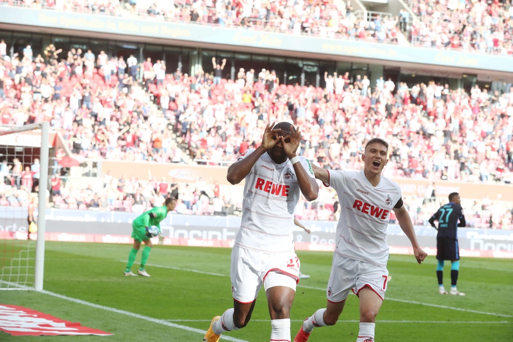 Anthony Modeste (1. FC Köln) jubelt nach dem Tor zum 1:1 Ausgleich.