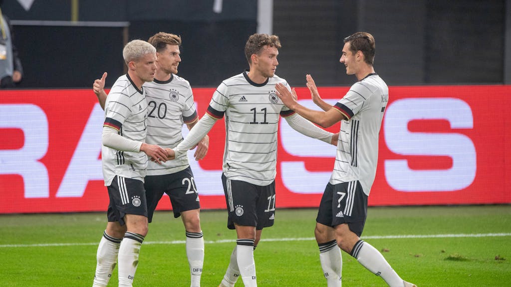 Luca Waldschmidt bejubelt ein Tor für die deutsche Nationalmannschaft gegen Tschechien.