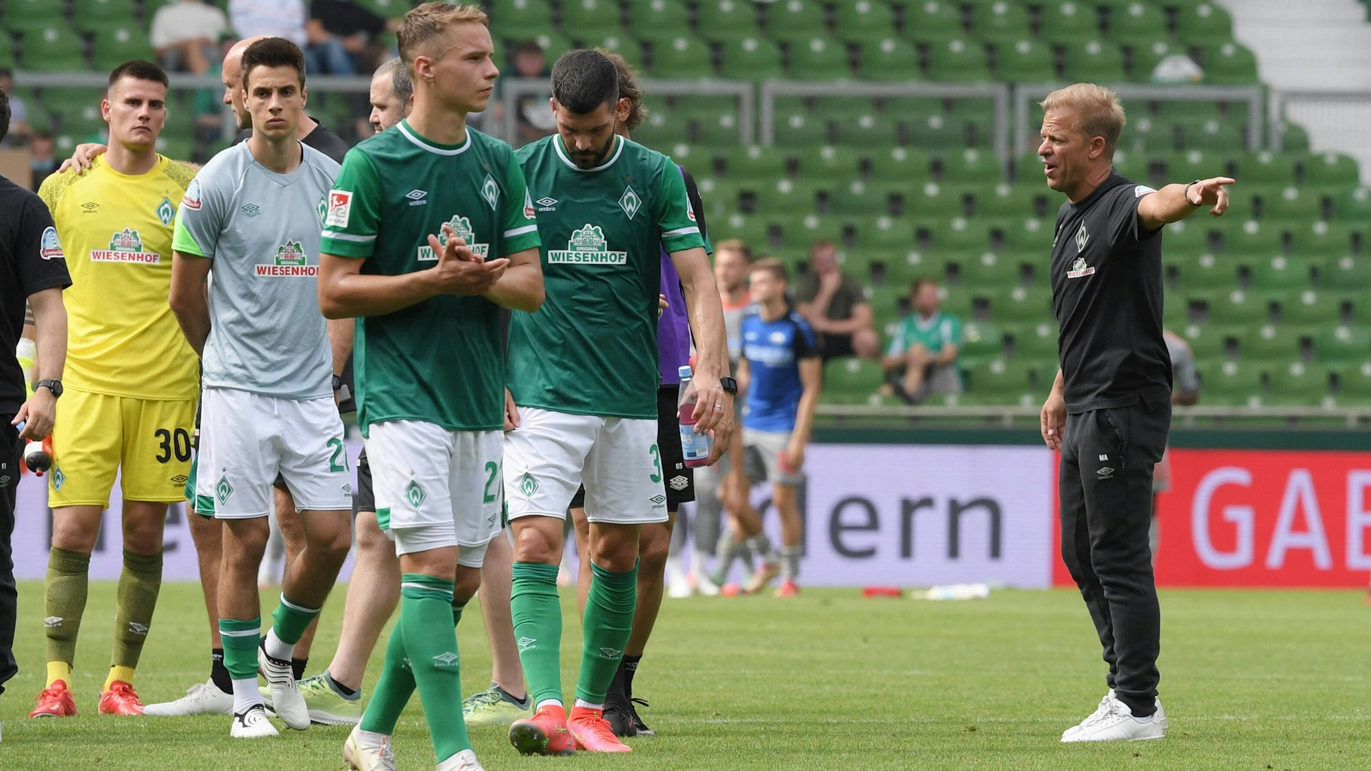 Markus Anfang beim Spiel Werder Bremen gegen SC Paderborn