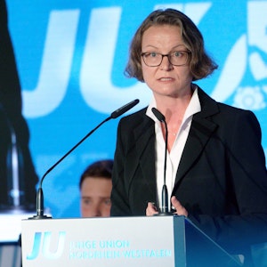 Ina Scharrenbach (CDU), Ministerin für Heimat, Kommunales, Bauen und Gleichstellung des Landes Nordrhein-Westfalen, spricht bei der Landesdelegiertentagung der Jungen Union von Nordrhein-Westfalen.