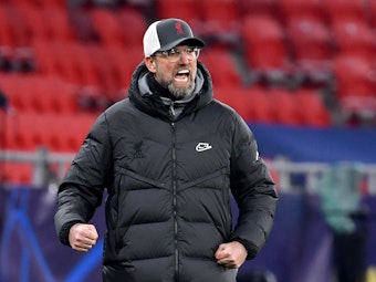 Trainer Jürgen Klopp von Liverpool jubelt beim Champions-League-Spiel gegen RB Leipzig.