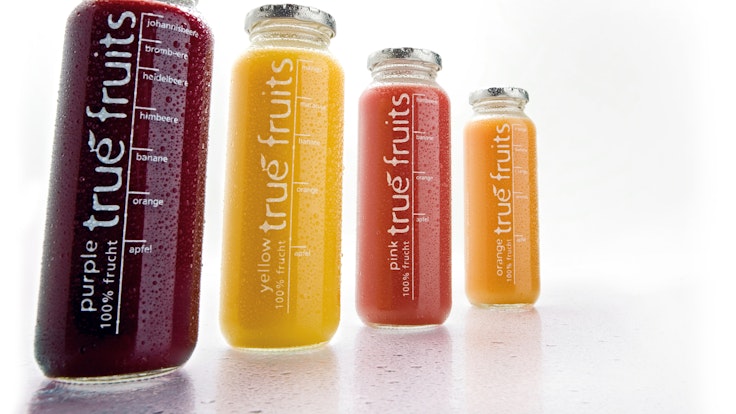 Smoothie-Flaschen von True Fruits. Flaschen mit AfD-Aufdruck sorgen aktuell für Diskussion im Netz.