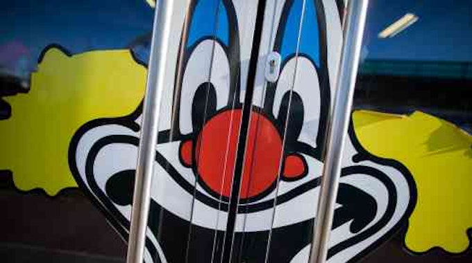 Der breit lachende Clown, das Logo des Kostüm-Riesen Deiters.