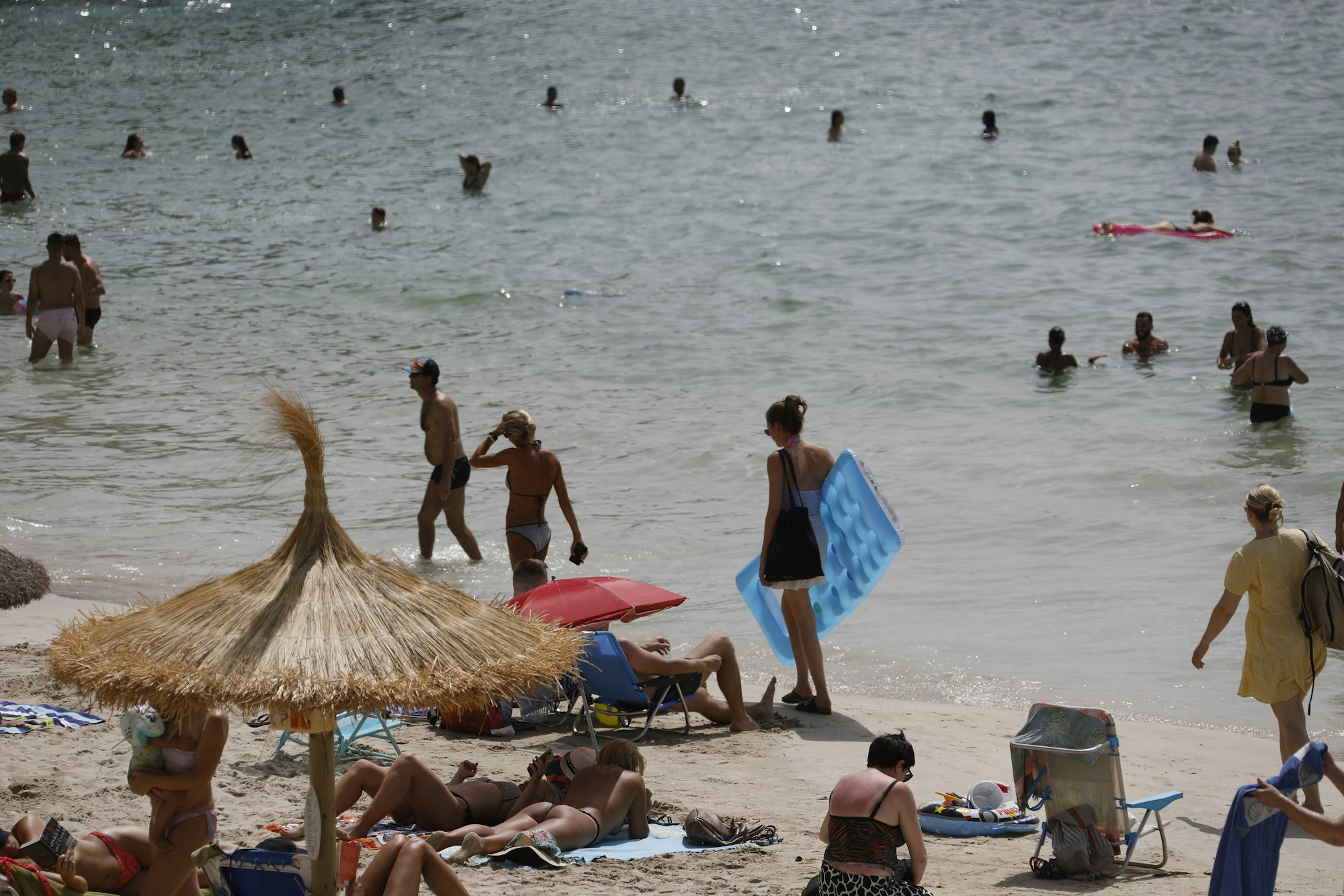 Ein 19-jähriger Deutscher ist am Samstag (21. August 2021) auf Mallorca gestorben. Das Symbolbild eines Strandes der spanischen Insel wurde am 14. August aufgenommen.