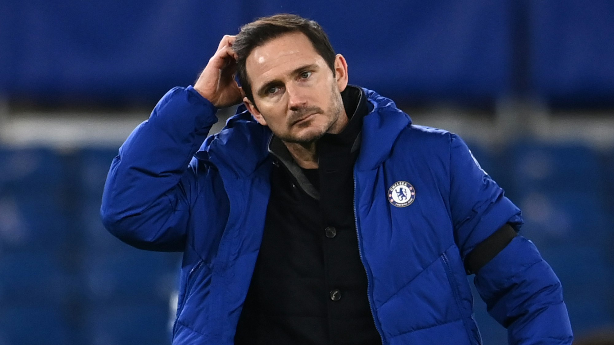 Chelseas Trainer Frank Lampard geht vom Feld.