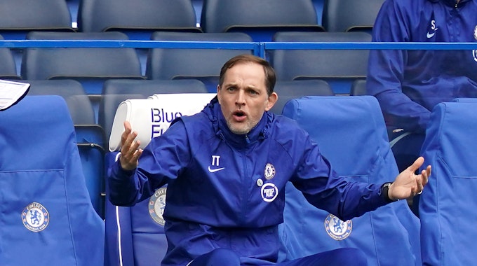 Thomas Tuchel, Trainer vom FC Chelsea, gestikuliert von seinem Platz aus.