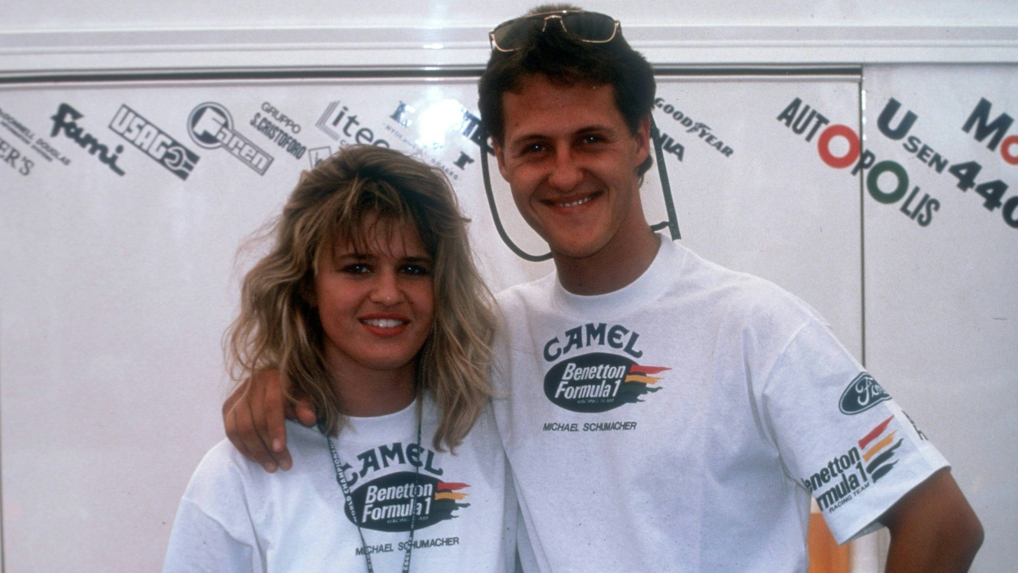 Michael Schumacher (Benetton) mit seiner Freundin Corinna Betsch.