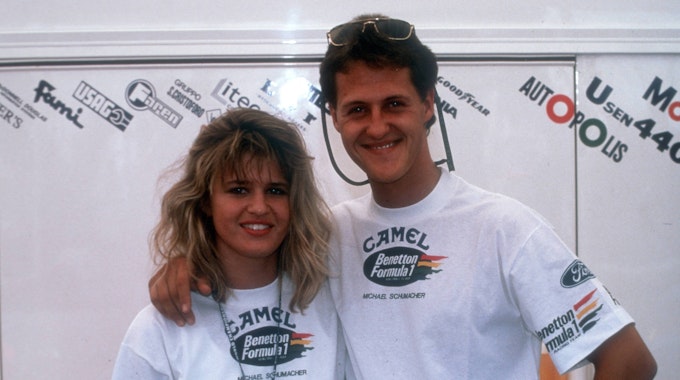 Michael Schumacher (Benetton) mit seiner Freundin Corinna Betsch.