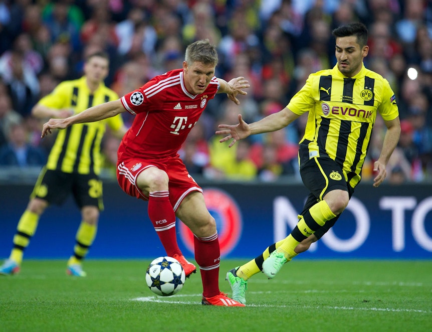 Beim Champions-League-Finale behauptet Bayerns Bastian Schweinsteiger den Ball gegen Dortmunds Ilkay Gündogan.