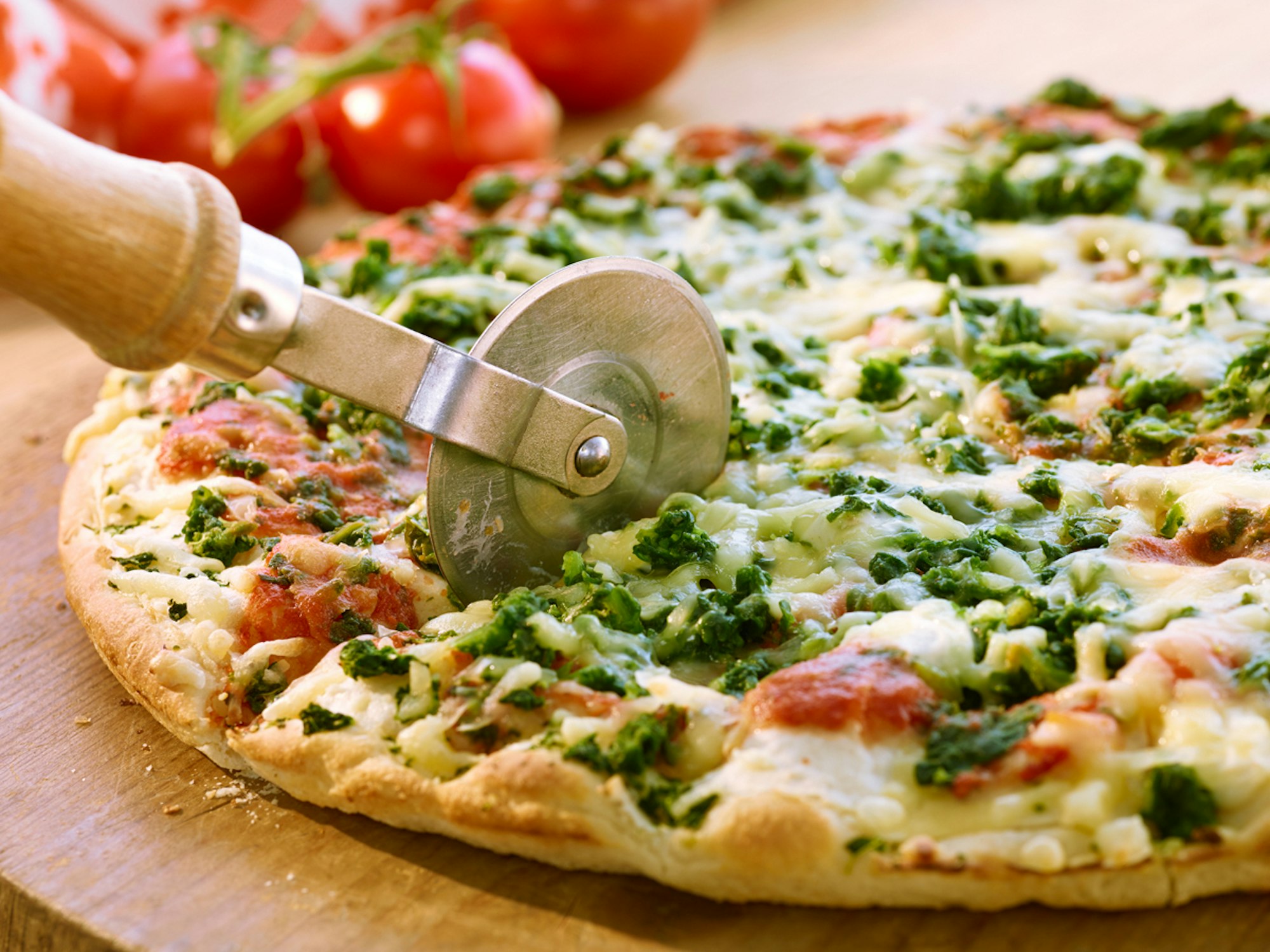 Wegen zwei Knoblauch-Pizzen eskalierte in Mönchengladbach ein Streit mit einem Taxi-Fahrer. Zu sehen ist eine Pizza.