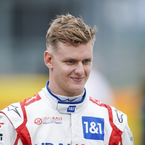 Mick Schumacher aus Deutschland vom Team Haas nimmt an der Präsentation des Formel-1-Autos 2022 teil.