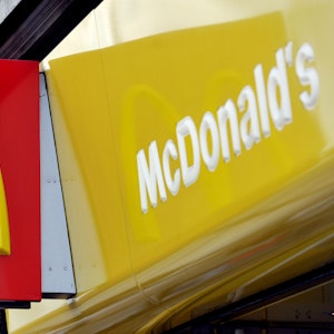Das McDonald's-Logo ist an der Fassade einer Londoner Filiale zu sehen, aufgenommen im Januar 2016.