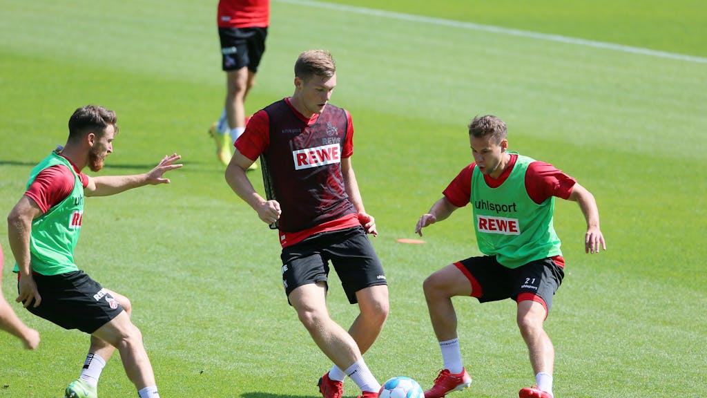 Luca Kilian im FC-Training gegen Salih Özcan und Louis Schaub