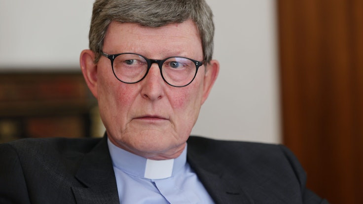 Kardinal Rainer Maria Woelki mit ernster Miene.
