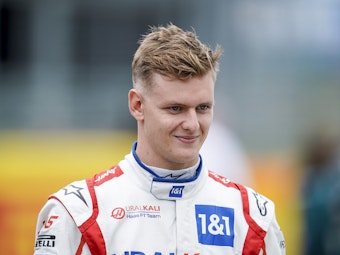 Mick Schumacher aus Deutschland vom Team Haas nimmt an der Präsentation des Formel-1-Autos 2022 teil.
