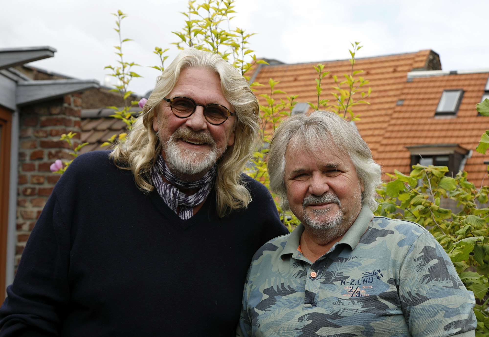 Jürgen Fritz und Tommy Engel auf einem Dach in Köln.