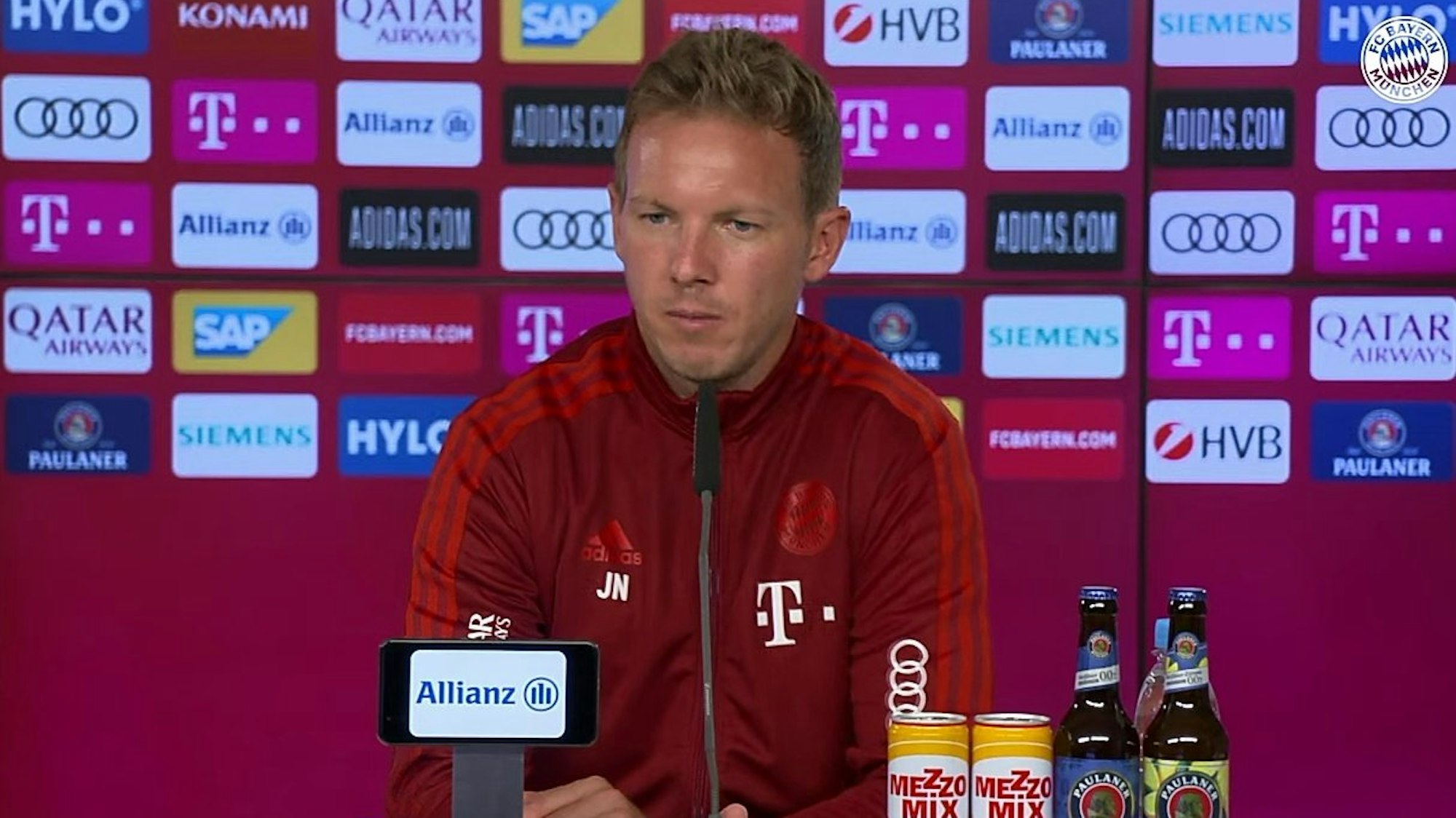 Bayern Münchens Trainer Julian Nagelsmann bei der Pressekonferenz.