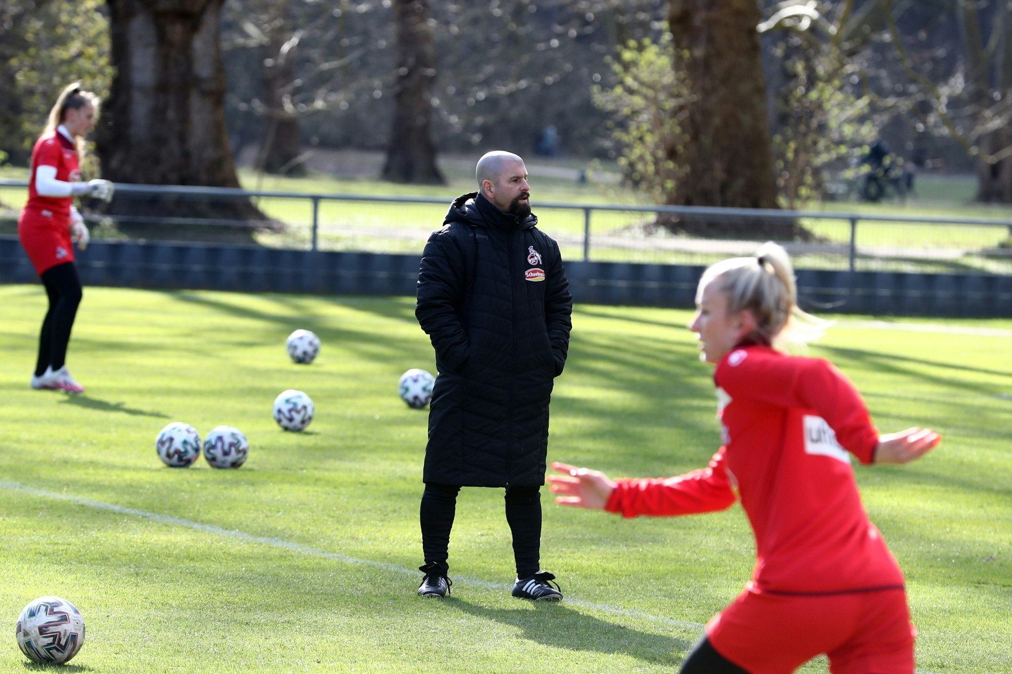 Frauen-Training beim 1. FC Köln mit Trainer Sascha Glass.